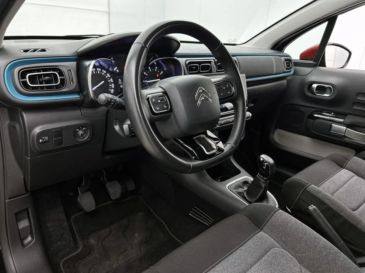 1.2 83pk Shine | 1ste Eigenaar | Navigatie | Apple Carplay/Android Auto | Armsteun | LED | Climate Control | Cruise Control | Camera | Privacy Glass | Navigatie | LMV | Isofix | Two-Tone |