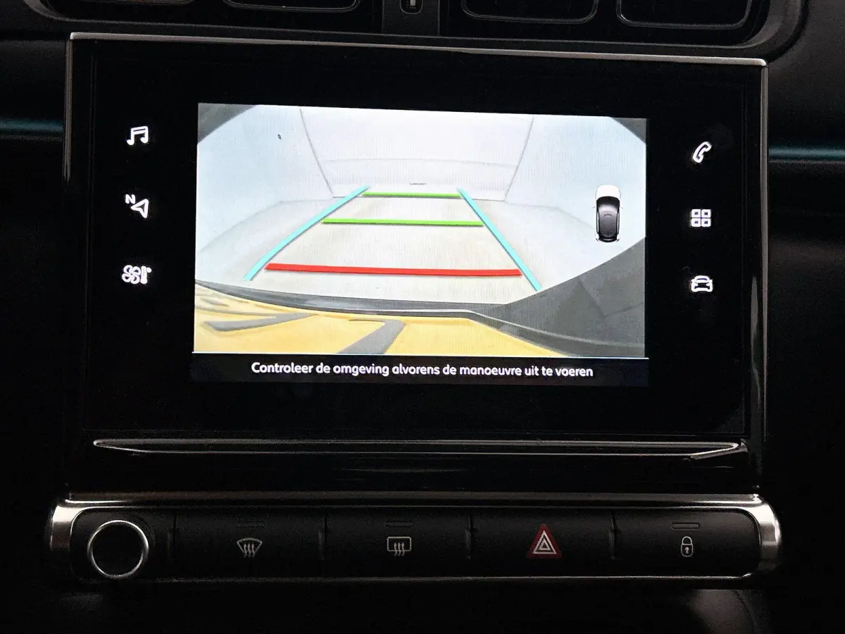 1.2 83pk Shine | 1ste Eigenaar | Navigatie | Apple Carplay/Android Auto | Armsteun | LED | Climate Control | Cruise Control | Camera | Privacy Glass | Navigatie | LMV | Isofix | Two-Tone |