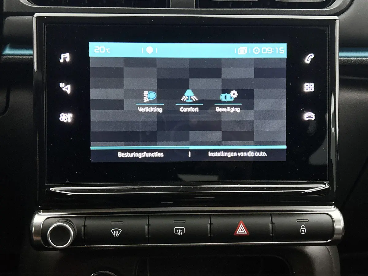 1.2 83pk Shine | 1ste Eigenaar | Navigatie | Apple Carplay/Android Auto | Armsteun | LED | Climate Control | Cruise Control | Camera | Privacy Glass | Navigatie | LMV | Isofix | Two-Tone |