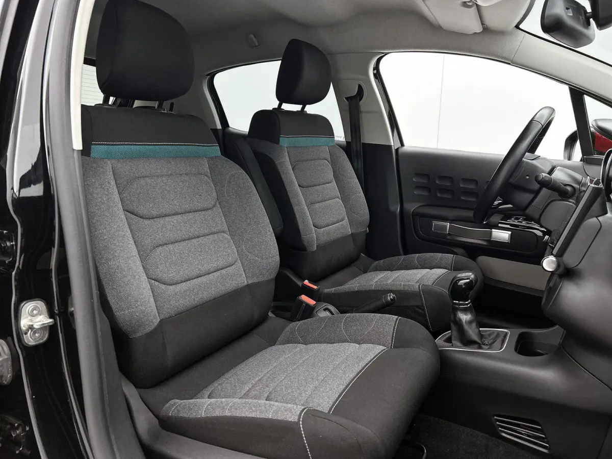 1.2 83pk Shine | 1ste Eigenaar | Navigatie | Apple Carplay/Android Auto | Armsteun | LED | Climate Control | Cruise Control | Camera | Privacy Glass | Navigatie | LMV | Isofix | Two-Tone |