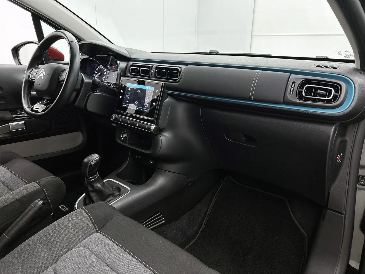 1.2 83pk Shine | 1ste Eigenaar | Navigatie | Apple Carplay/Android Auto | Armsteun | LED | Climate Control | Cruise Control | Camera | Privacy Glass | Navigatie | LMV | Isofix | Two-Tone |