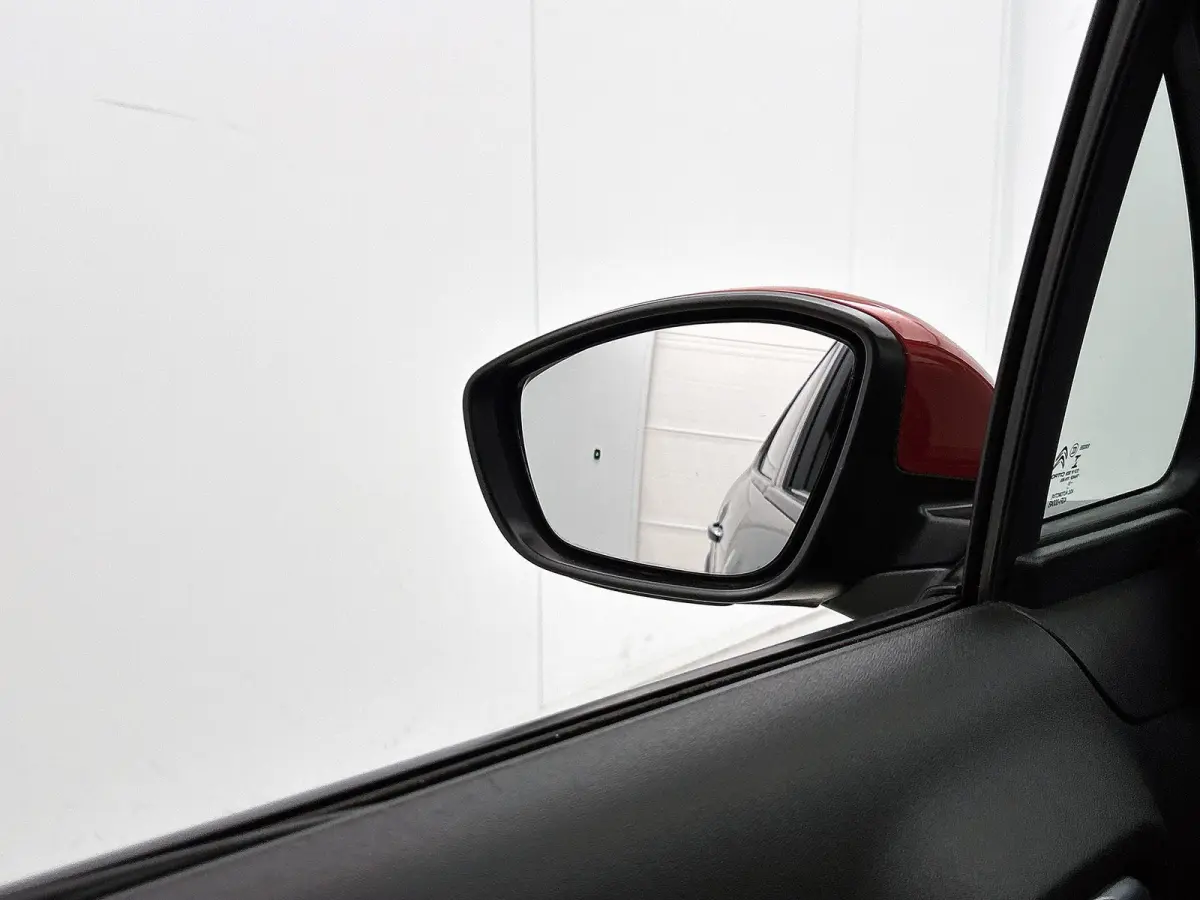 1.2 83pk Shine | 1ste Eigenaar | Navigatie | Apple Carplay/Android Auto | Armsteun | LED | Climate Control | Cruise Control | Camera | Privacy Glass | Navigatie | LMV | Isofix | Two-Tone |