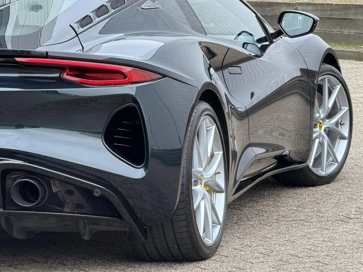 2.0 i4 First Edition | NL-Auto/Alcantara/KEF Premium/20-inch