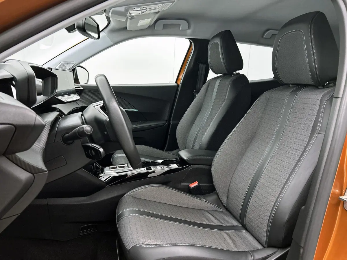 136pk EV Allure Pack 50 kWh Automaat | 1ste Eigenaar | Navigatie | Stoelverwarming | Climate Control | Cruise Control | Camera | 17"LMV | LED | Apple Carplay/Android Auto |