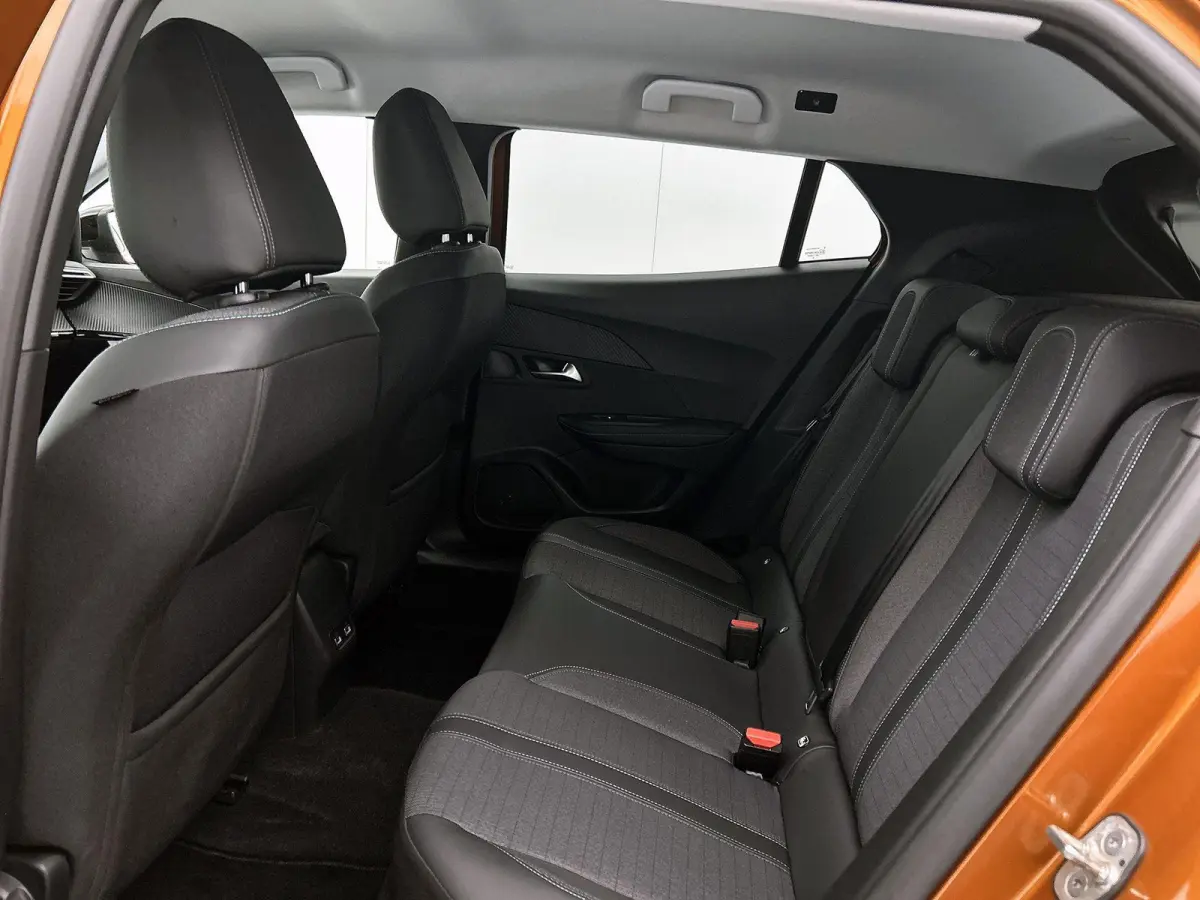 136pk EV Allure Pack 50 kWh Automaat | 1ste Eigenaar | Navigatie | Stoelverwarming | Climate Control | Cruise Control | Camera | 17"LMV | LED | Apple Carplay/Android Auto |