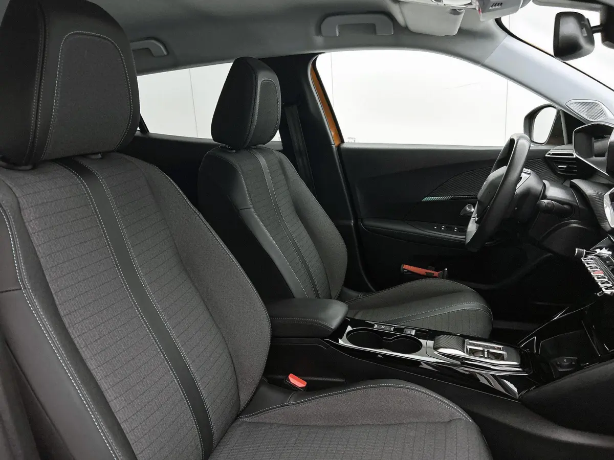 136pk EV Allure Pack 50 kWh Automaat | 1ste Eigenaar | Navigatie | Stoelverwarming | Climate Control | Cruise Control | Camera | 17"LMV | LED | Apple Carplay/Android Auto |