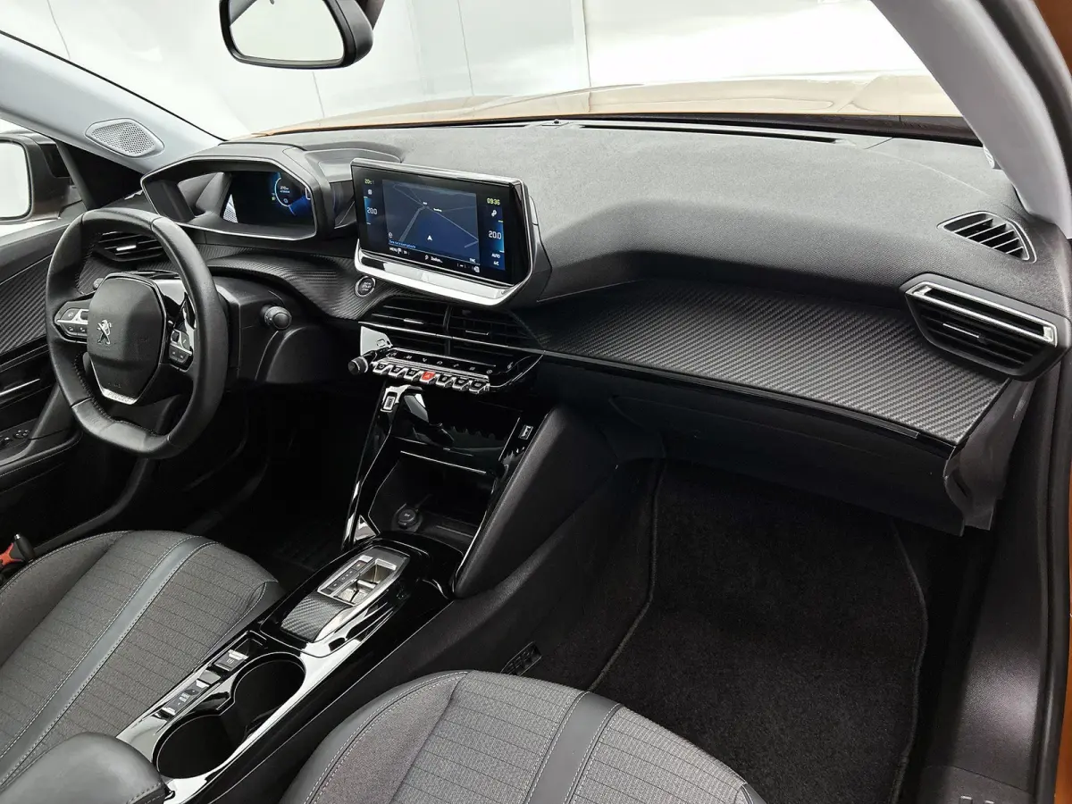 136pk EV Allure Pack 50 kWh Automaat | 1ste Eigenaar | Navigatie | Stoelverwarming | Climate Control | Cruise Control | Camera | 17"LMV | LED | Apple Carplay/Android Auto |