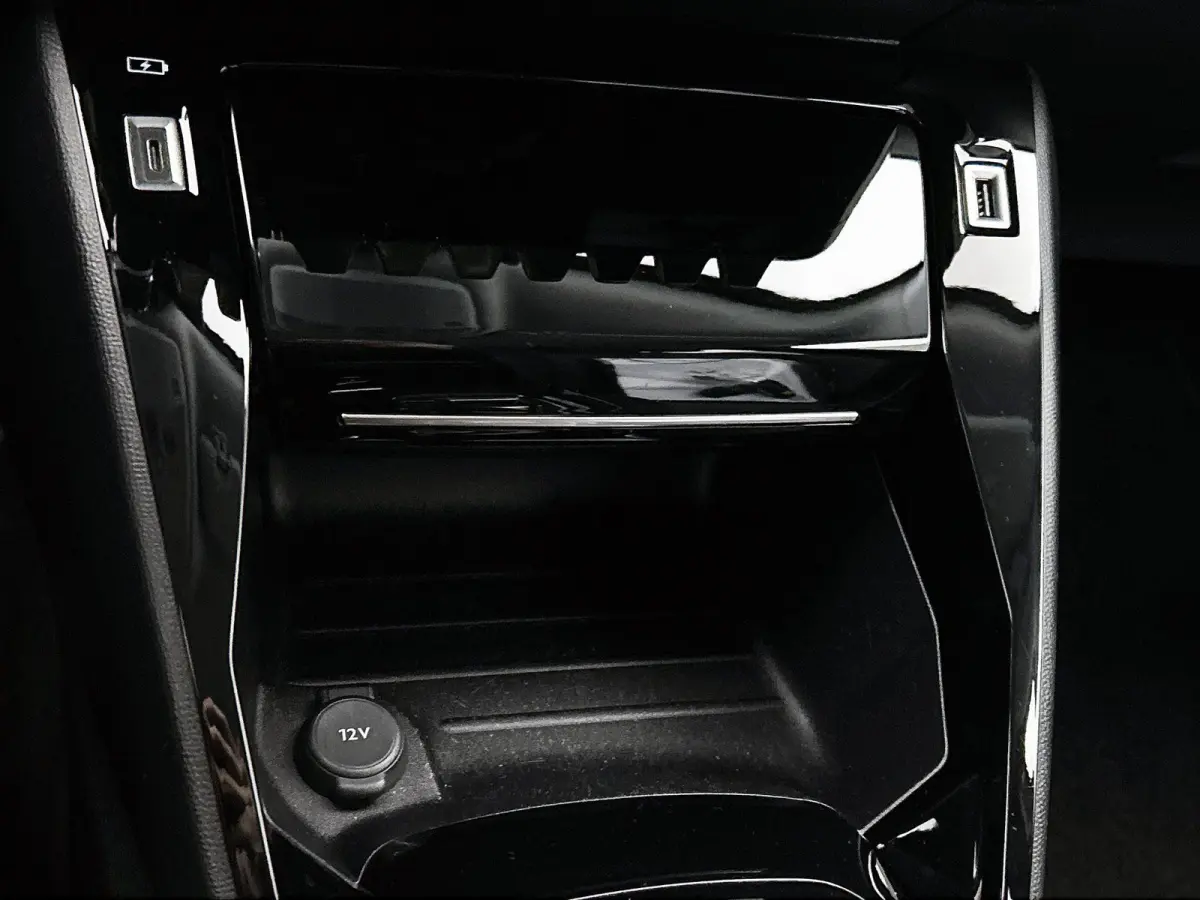 136pk EV Allure Pack 50 kWh Automaat | 1ste Eigenaar | Navigatie | Stoelverwarming | Climate Control | Cruise Control | Camera | 17"LMV | LED | Apple Carplay/Android Auto |