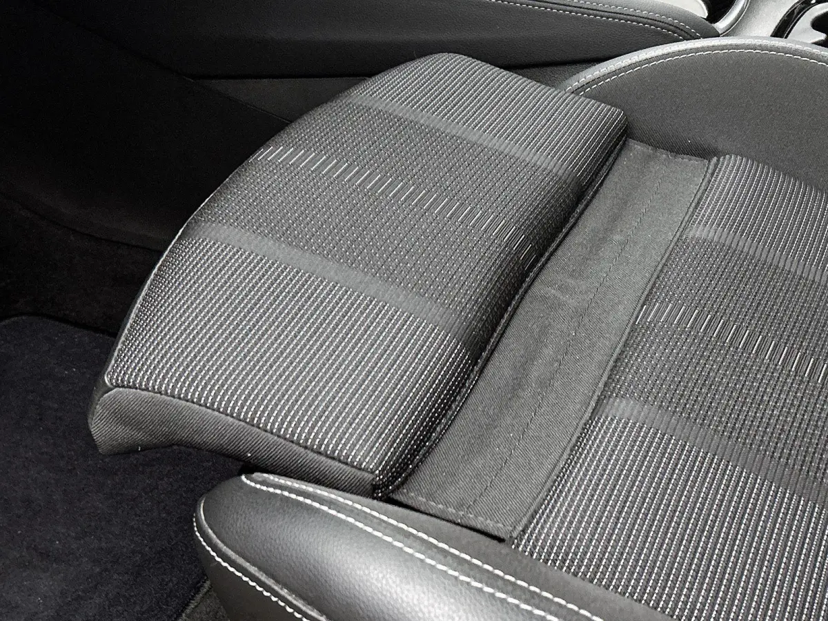 1.2 130pk | Trekhaak | Verstelbare Lendensteunen | Apple Carplay/Android Auto | Stoel-/Stuurverwarming | Parkeersensoren |
