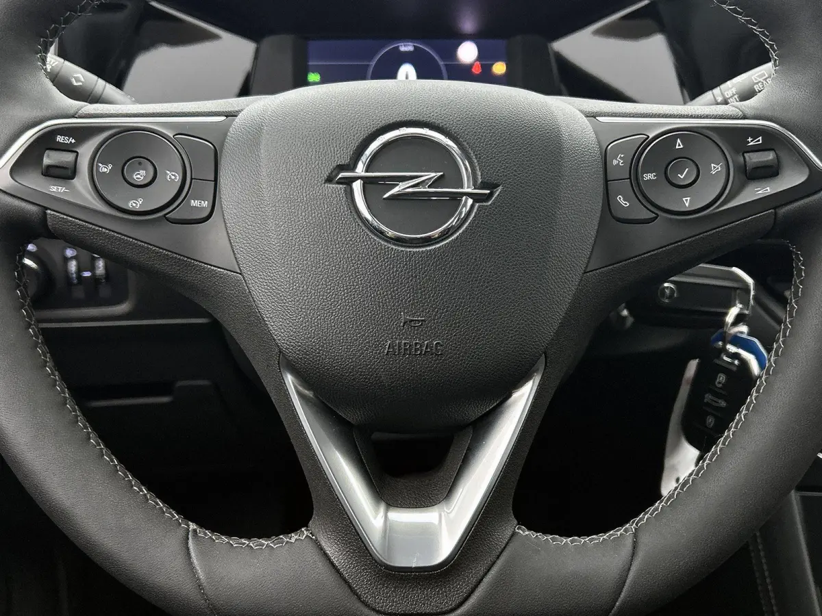 1.2 130pk | Trekhaak | Verstelbare Lendensteunen | Apple Carplay/Android Auto | Stoel-/Stuurverwarming | Parkeersensoren |