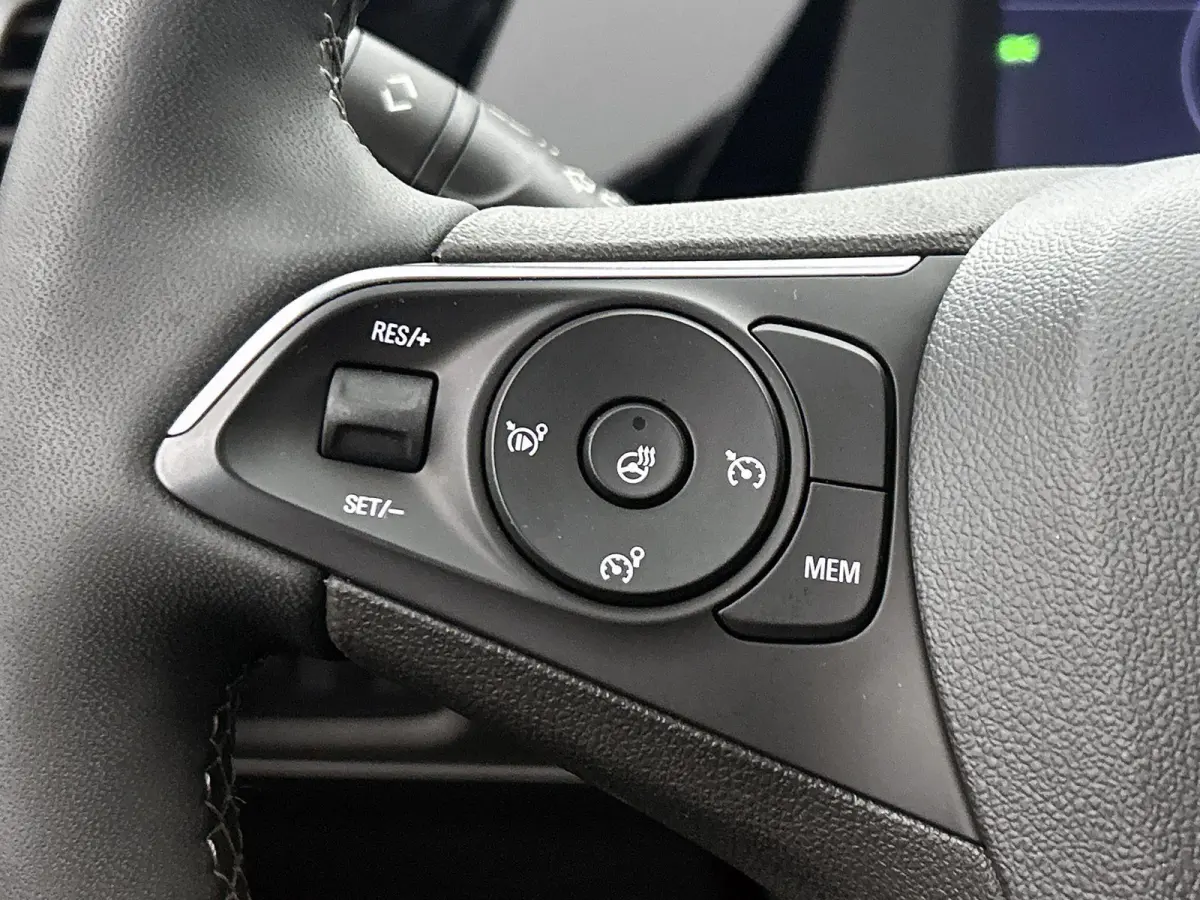 1.2 130pk | Trekhaak | Verstelbare Lendensteunen | Apple Carplay/Android Auto | Stoel-/Stuurverwarming | Parkeersensoren |