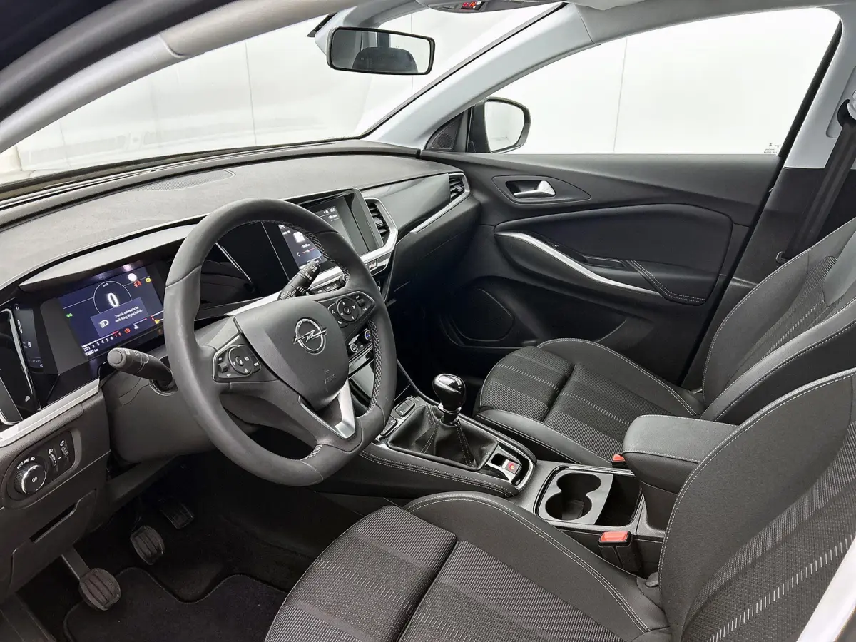 1.2 130pk | Trekhaak | Verstelbare Lendensteunen | Apple Carplay/Android Auto | Stoel-/Stuurverwarming | Parkeersensoren |