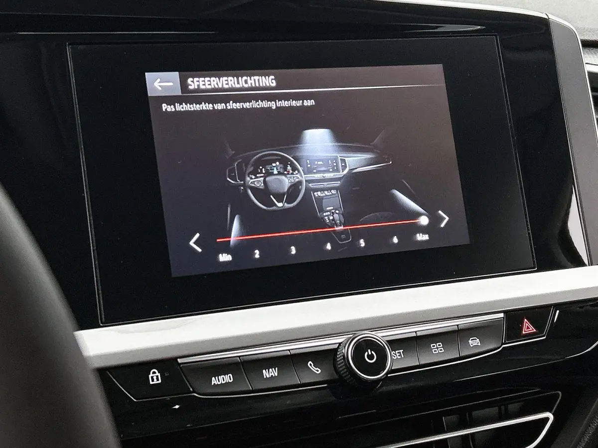 1.2 130pk | Trekhaak | Verstelbare Lendensteunen | Apple Carplay/Android Auto | Stoel-/Stuurverwarming | Parkeersensoren |