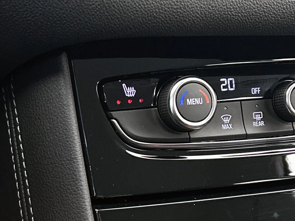 1.2 130pk | Trekhaak | Verstelbare Lendensteunen | Apple Carplay/Android Auto | Stoel-/Stuurverwarming | Parkeersensoren |
