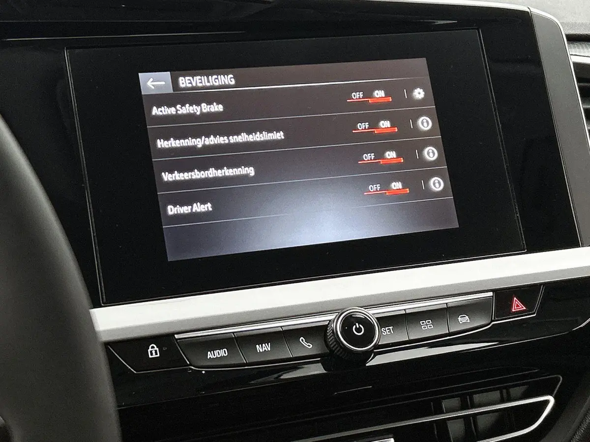 1.2 130pk | Trekhaak | Verstelbare Lendensteunen | Apple Carplay/Android Auto | Stoel-/Stuurverwarming | Parkeersensoren |