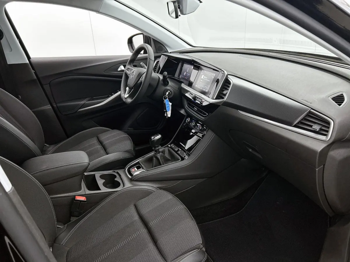 1.2 130pk | Trekhaak | Verstelbare Lendensteunen | Apple Carplay/Android Auto | Stoel-/Stuurverwarming | Parkeersensoren |