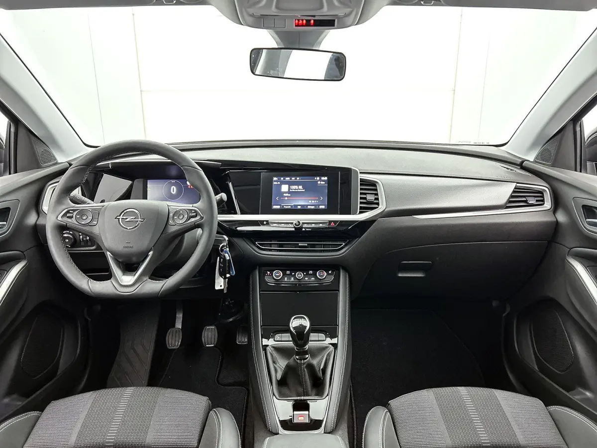 1.2 130pk | Trekhaak | Verstelbare Lendensteunen | Apple Carplay/Android Auto | Stoel-/Stuurverwarming | Parkeersensoren |