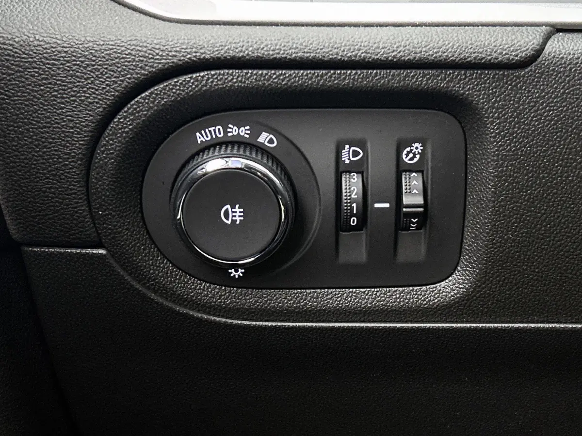 1.2 130pk | Trekhaak | Verstelbare Lendensteunen | Apple Carplay/Android Auto | Stoel-/Stuurverwarming | Parkeersensoren |