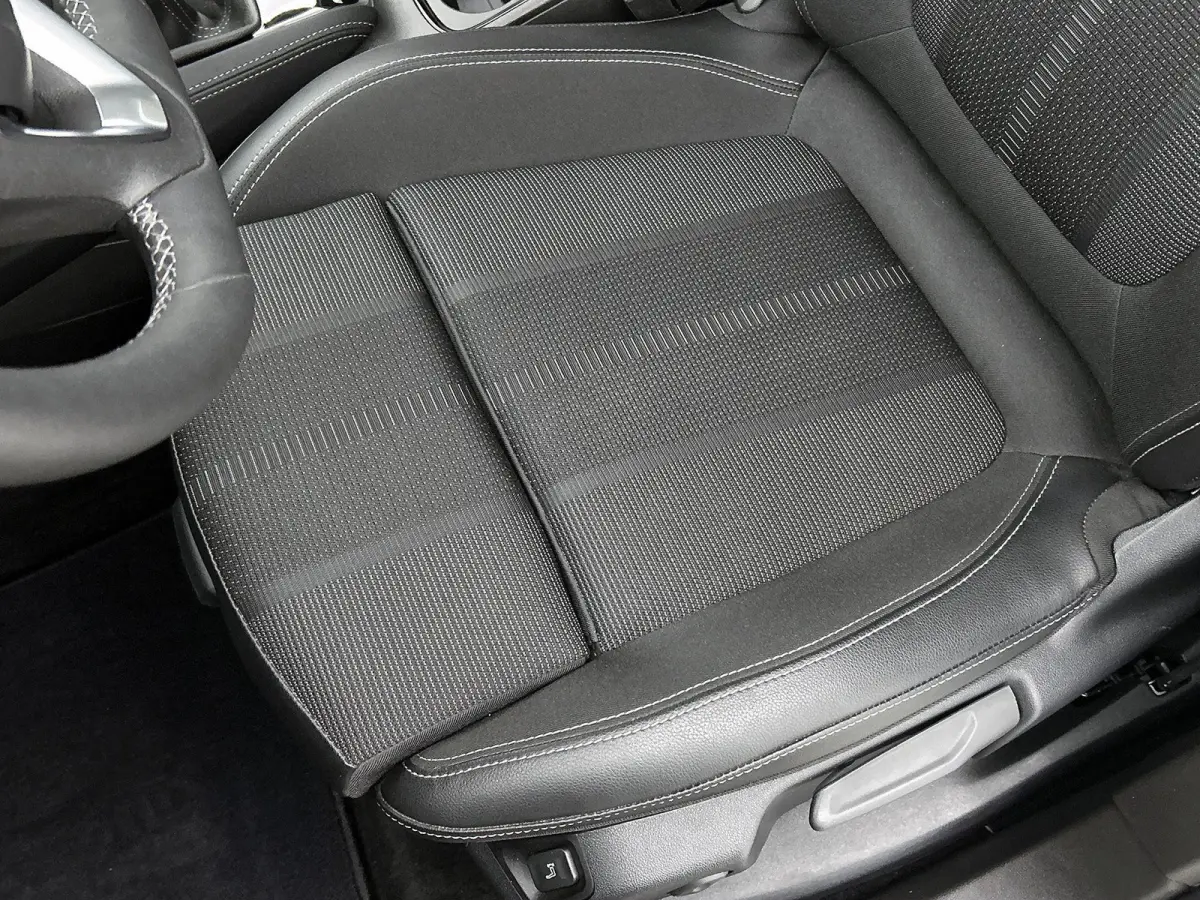 1.2 130pk | Trekhaak | Verstelbare Lendensteunen | Apple Carplay/Android Auto | Stoel-/Stuurverwarming | Parkeersensoren |