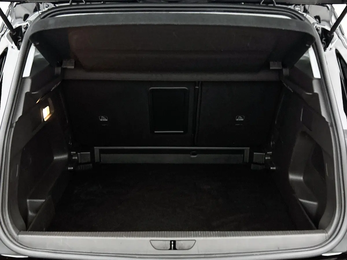 1.2 130pk | Trekhaak | Verstelbare Lendensteunen | Apple Carplay/Android Auto | Stoel-/Stuurverwarming | Parkeersensoren |