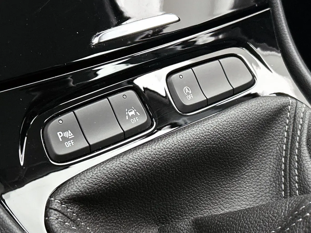 1.2 130pk | Trekhaak | Verstelbare Lendensteunen | Apple Carplay/Android Auto | Stoel-/Stuurverwarming | Parkeersensoren |