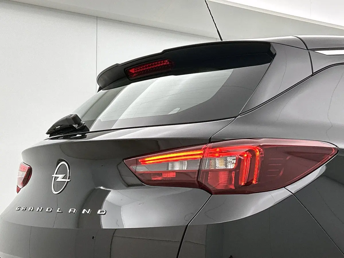 1.2 130pk | Trekhaak | Verstelbare Lendensteunen | Apple Carplay/Android Auto | Stoel-/Stuurverwarming | Parkeersensoren |