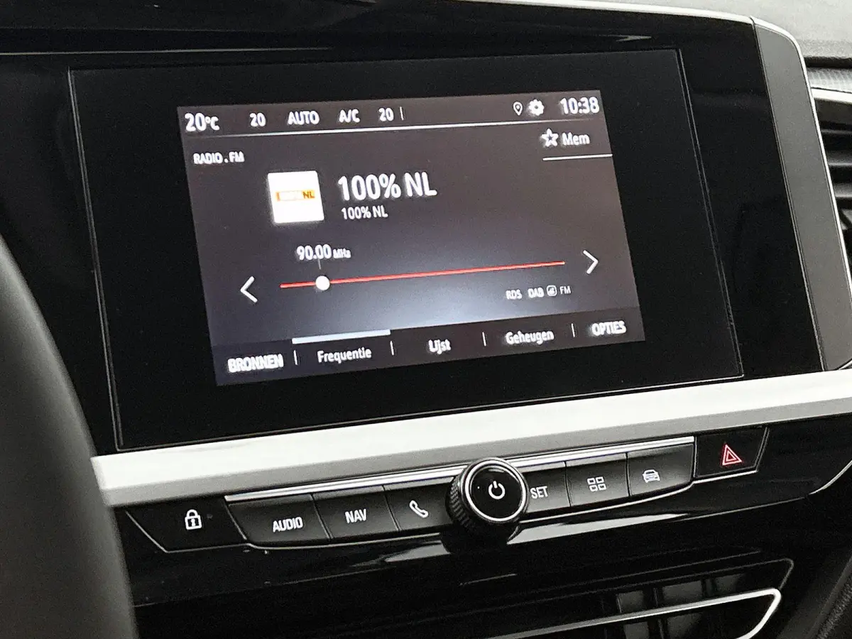 1.2 130pk | Trekhaak | Verstelbare Lendensteunen | Apple Carplay/Android Auto | Stoel-/Stuurverwarming | Parkeersensoren |