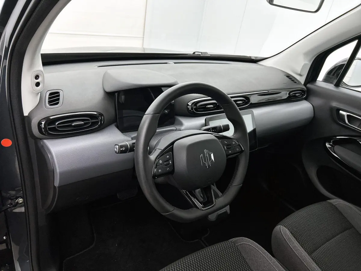 Design 95pk 37.3 kWh Automaat | 265km WLTP Actieradius | Navigatie | Panoramadak | Achteruitrijcamera | Adaptieve Cruise Control | Climate Control | Parkeersensoren | Bluetooth | Keyless sta