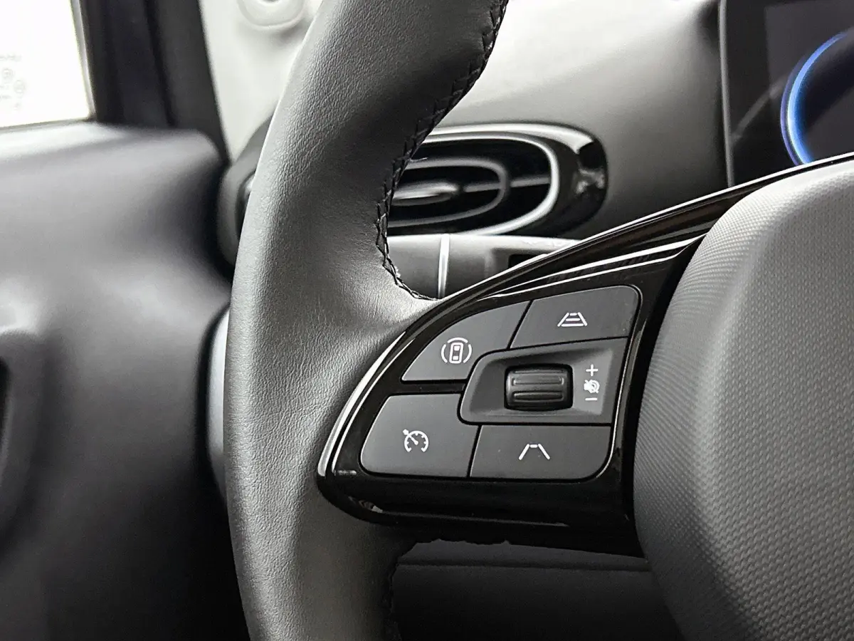 Design 95pk 37.3 kWh Automaat | 265km WLTP Actieradius | Navigatie | Panoramadak | Achteruitrijcamera | Adaptieve Cruise Control | Climate Control | Parkeersensoren | Bluetooth | Keyless sta