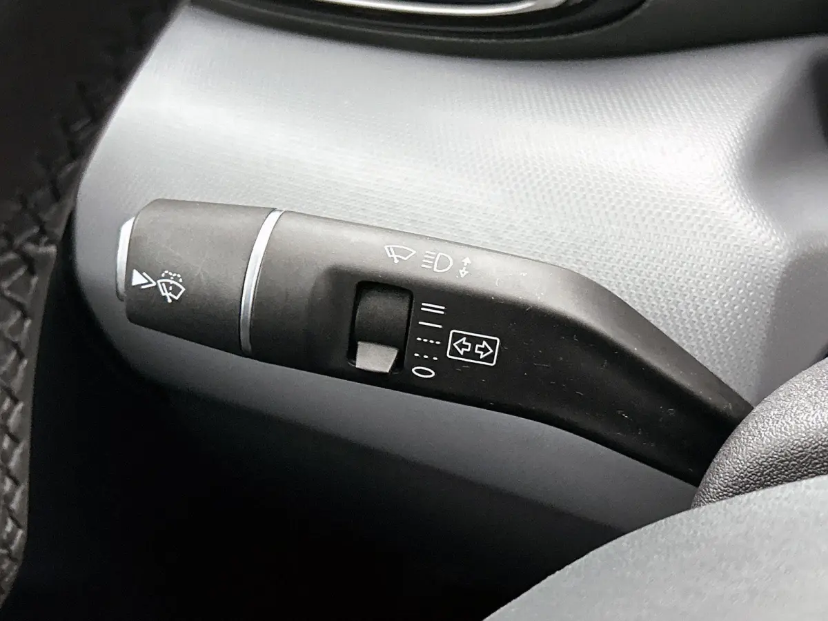 Design 95pk 37.3 kWh Automaat | 265km WLTP Actieradius | Navigatie | Panoramadak | Achteruitrijcamera | Adaptieve Cruise Control | Climate Control | Parkeersensoren | Bluetooth | Keyless sta