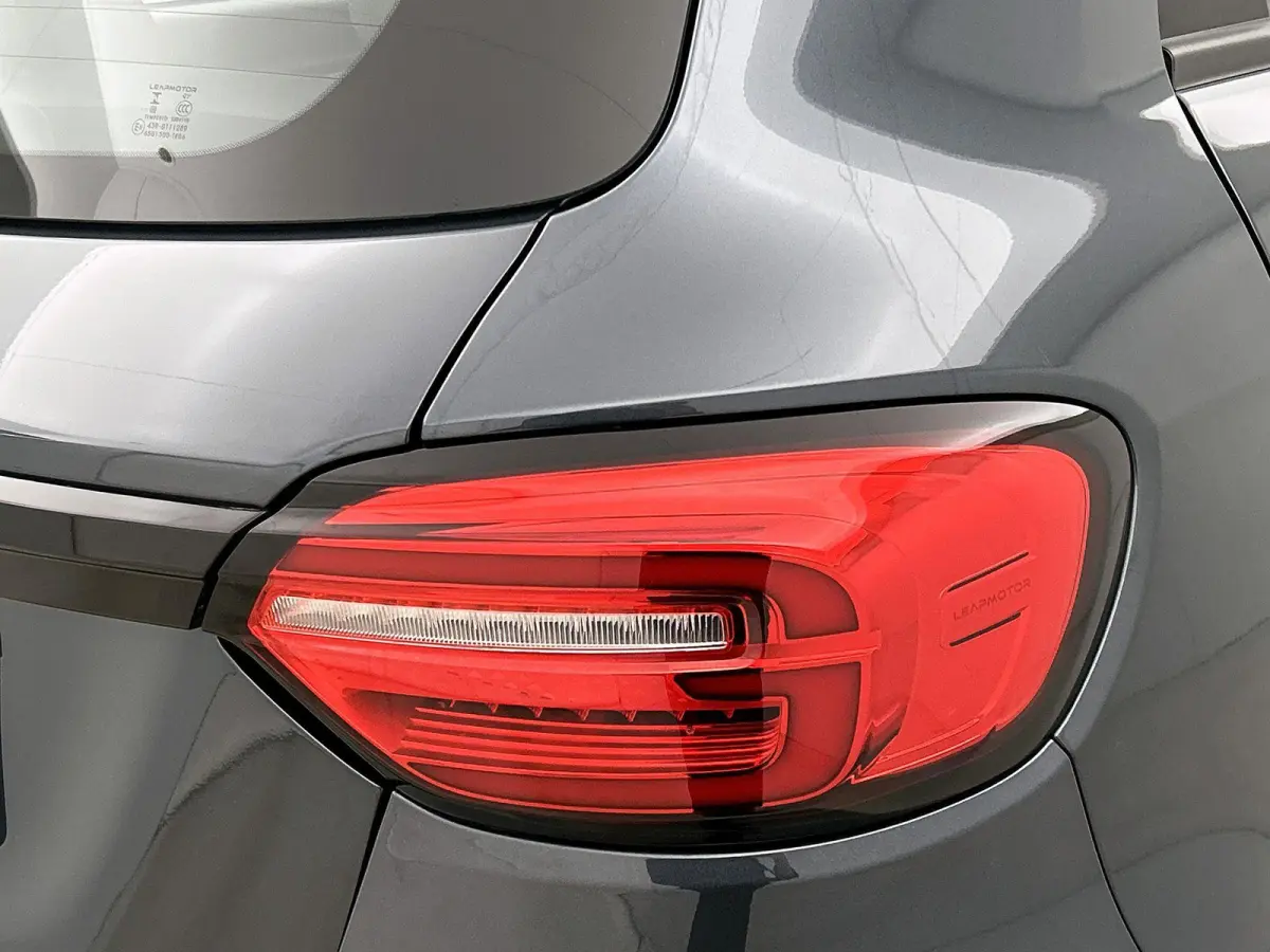 Design 95pk 37.3 kWh Automaat | 265km WLTP Actieradius | Navigatie | Panoramadak | Achteruitrijcamera | Adaptieve Cruise Control | Climate Control | Parkeersensoren | Bluetooth | Keyless sta