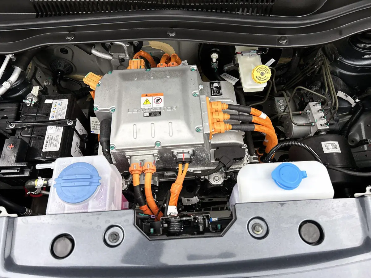 Design 95pk 37.3 kWh Automaat | 265km WLTP Actieradius | Navigatie | Panoramadak | Achteruitrijcamera | Adaptieve Cruise Control | Climate Control | Parkeersensoren | Bluetooth | Keyless sta