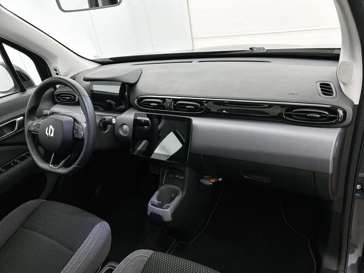 Design 95pk 37.3 kWh Automaat | 265km WLTP Actieradius | Navigatie | Panoramadak | Achteruitrijcamera | Adaptieve Cruise Control | Climate Control | Parkeersensoren | Bluetooth | Keyless sta