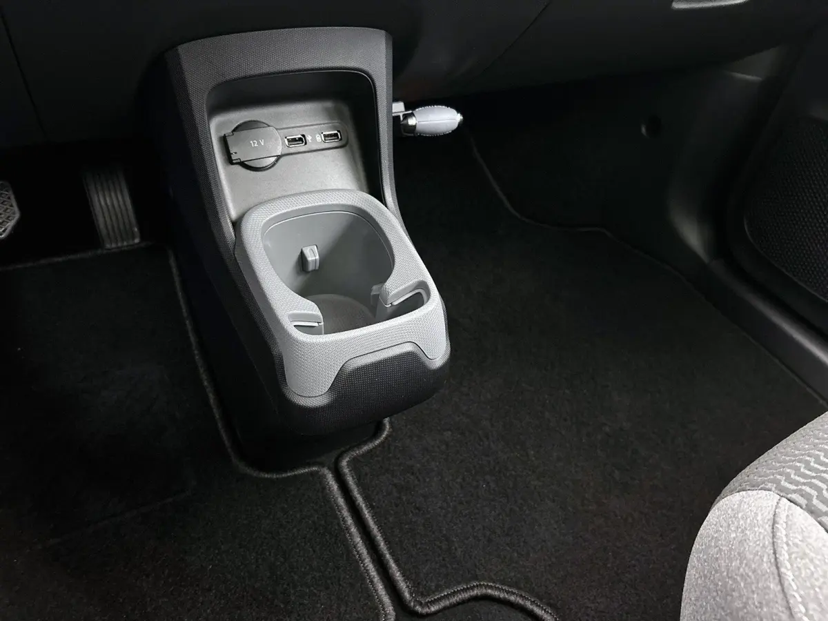 Design 95pk 37.3 kWh Automaat | 265km WLTP Actieradius | Navigatie | Panoramadak | Achteruitrijcamera | Adaptieve Cruise Control | Climate Control | Parkeersensoren | Bluetooth | Keyless sta