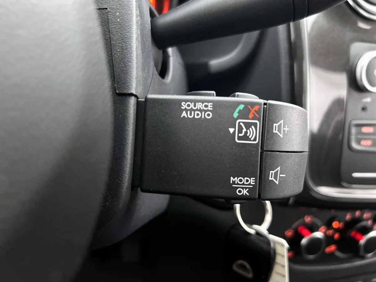 0.9 90pk SL Royaal | Trekhaak | Bluetooth | Airco | Cruise Control | 15"LMV |