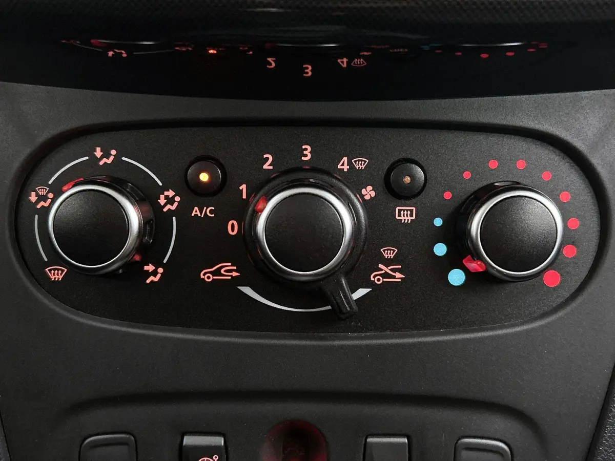 0.9 90pk SL Royaal | Trekhaak | Bluetooth | Airco | Cruise Control | 15"LMV |