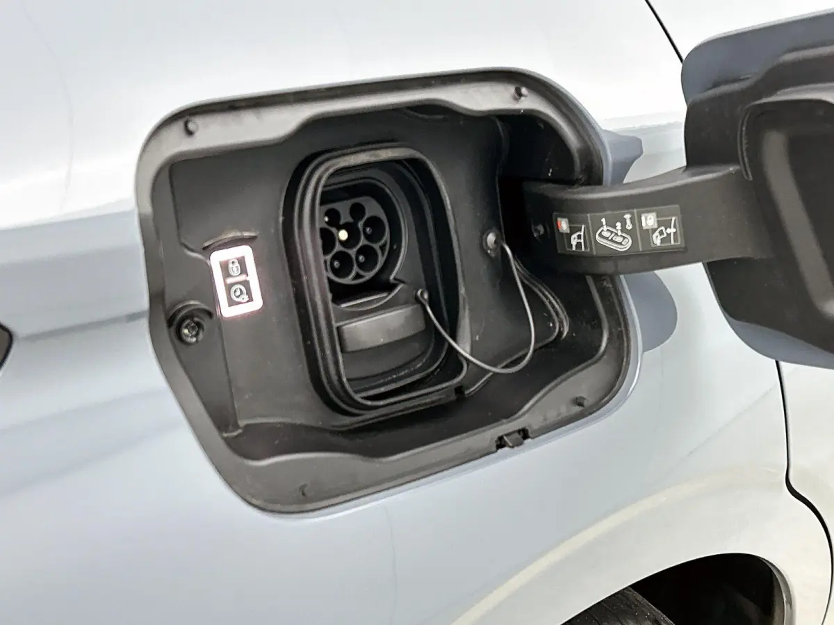 213pk Pallas Tech Pack 58.3 kWh Automaat | Elektrisch Verstelb. Bestuurdersstoel | Adaptieve Cruise Control | Stoelverwarming | Navigatie | 19"LMV |