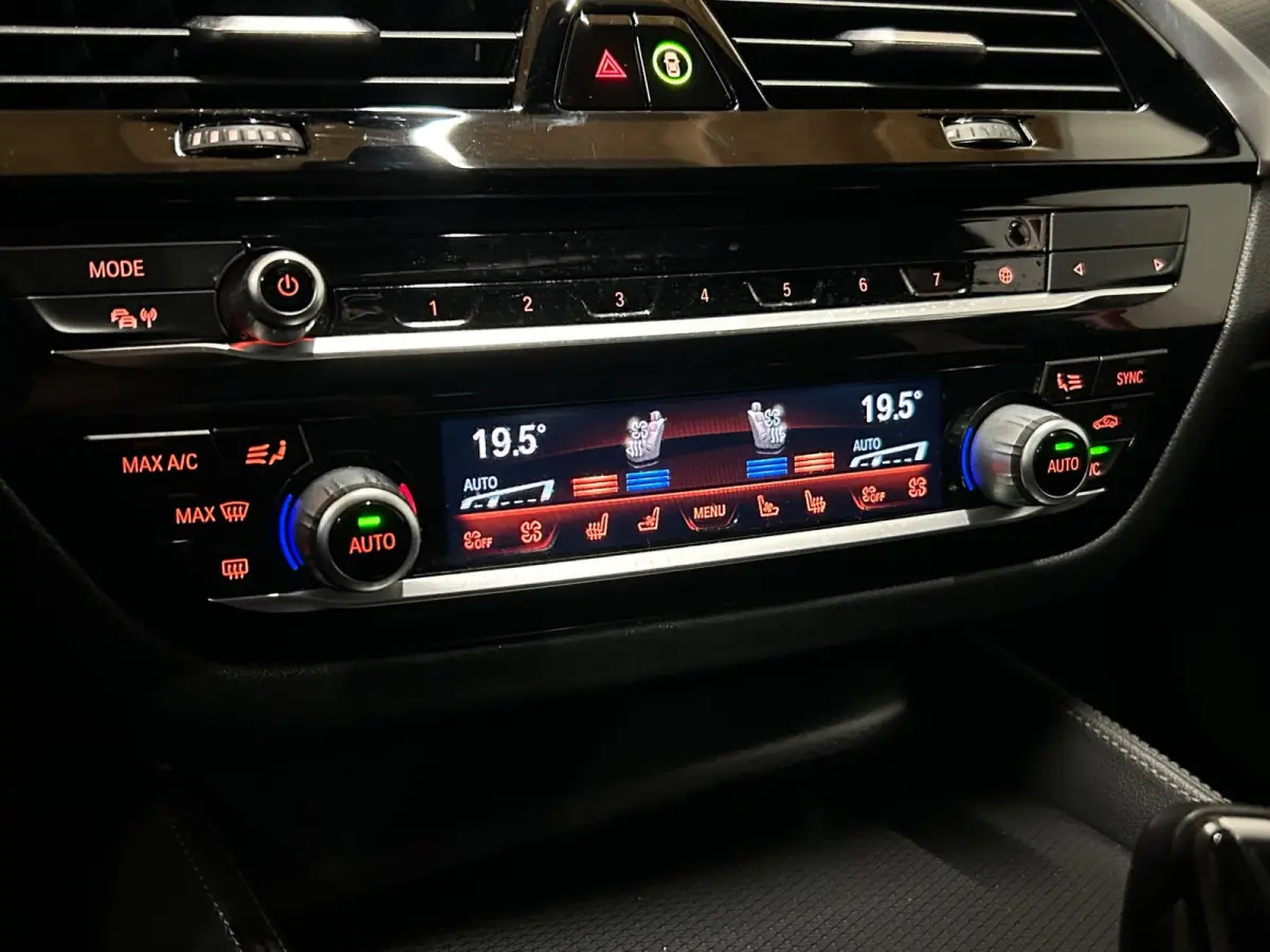 530e xDrive M-Sport - Pano - Laser - Trekhaak - 360