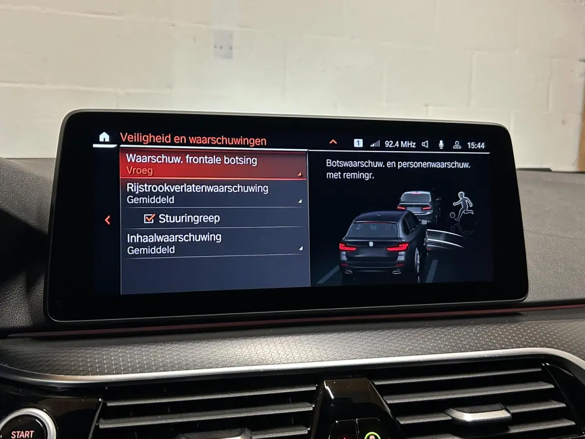 530e xDrive M-Sport - Pano - Laser - Trekhaak - 360