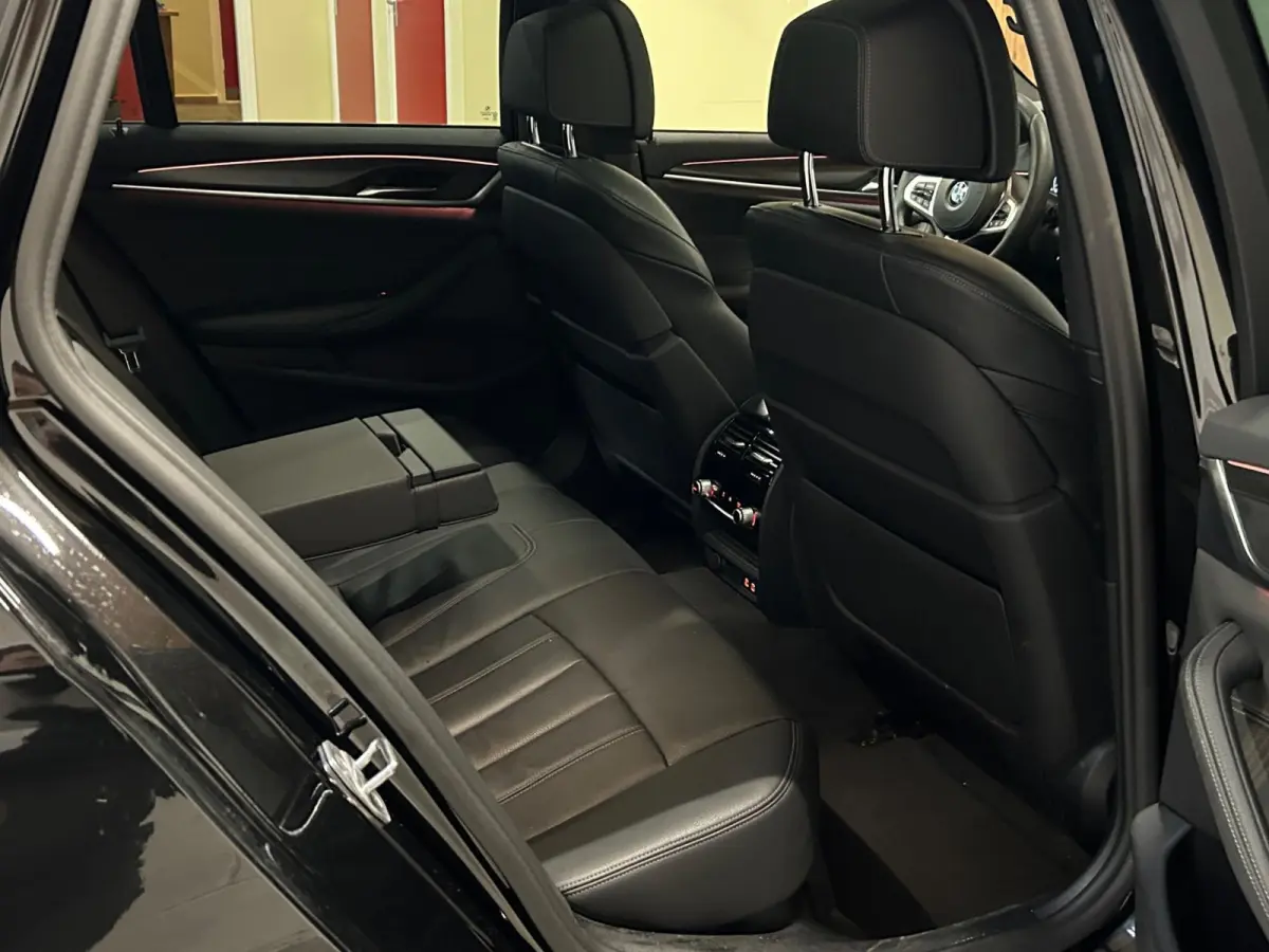 530e xDrive M-Sport - Pano - Laser - Trekhaak - 360