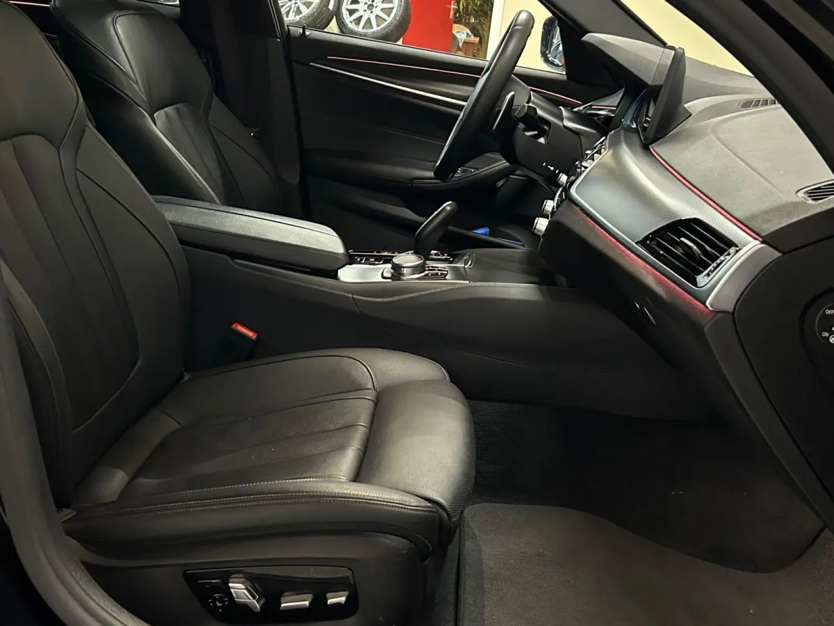 530e xDrive M-Sport - Pano - Laser - Trekhaak - 360