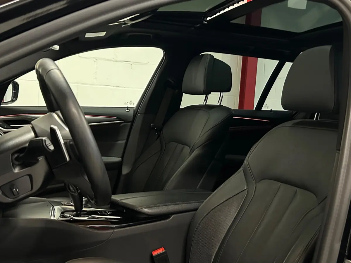 530e xDrive M-Sport - Pano - Laser - Trekhaak - 360