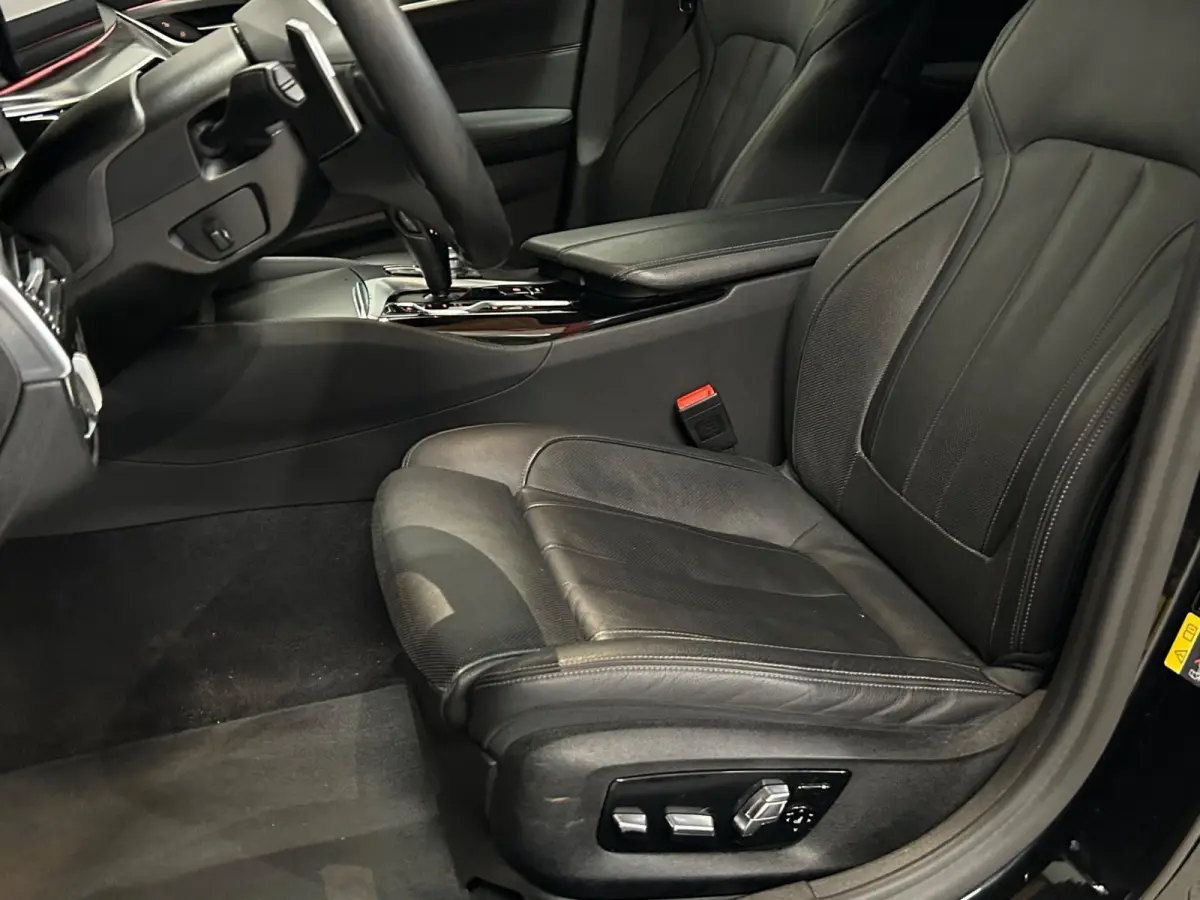 530e xDrive M-Sport - Pano - Laser - Trekhaak - 360