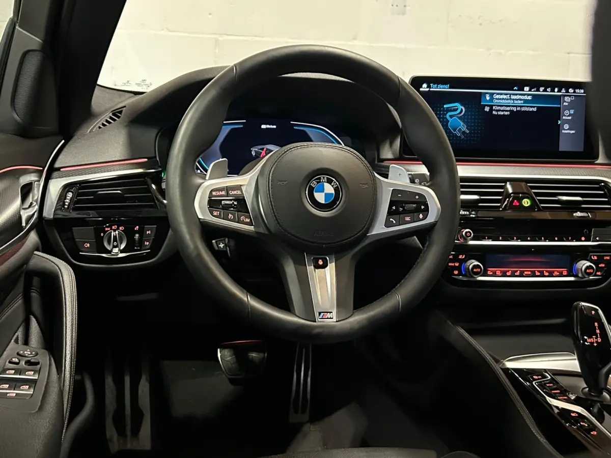 530e xDrive M-Sport - Pano - Laser - Trekhaak - 360