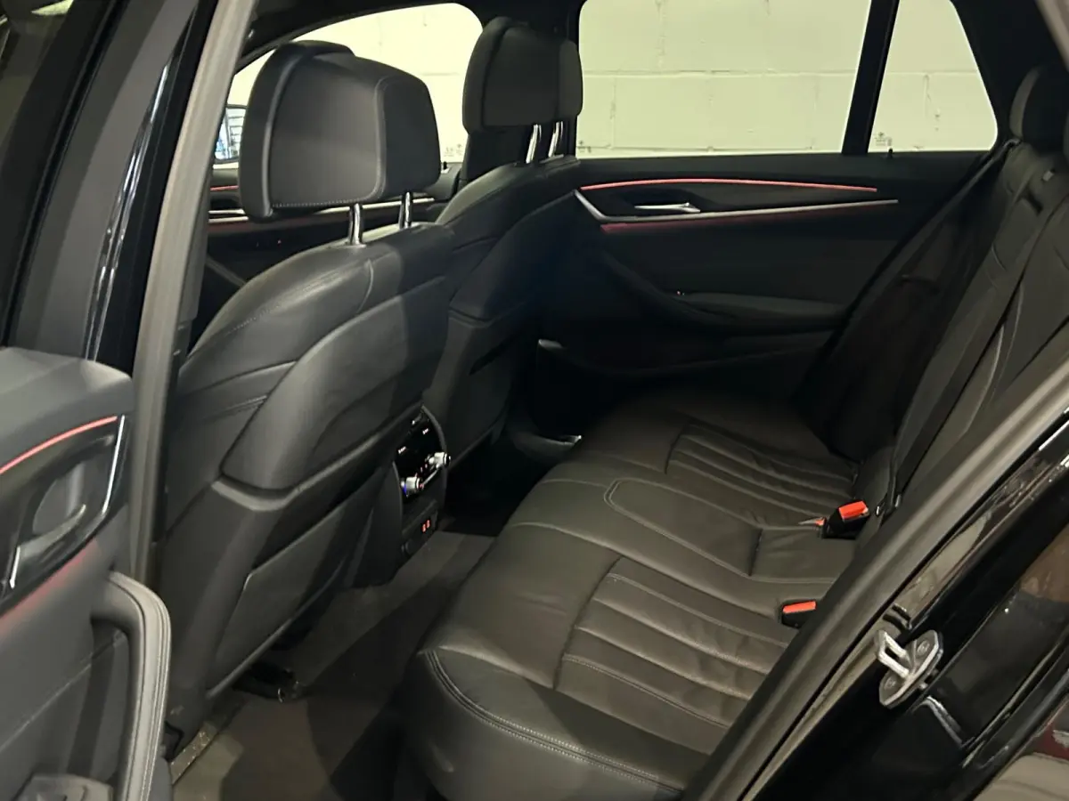 530e xDrive M-Sport - Pano - Laser - Trekhaak - 360