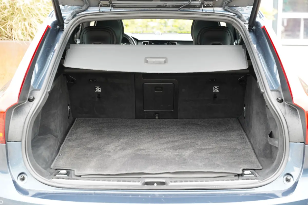 2.0 D4 Inscription 190pk | Apple Carplay/Android Auto | Bowers & Wilkins Sound | IntelliSafe Surround Pakket | Elektrisch glazen panorama-dak | LED koplampen | Luchtvering | Stoel verwarming