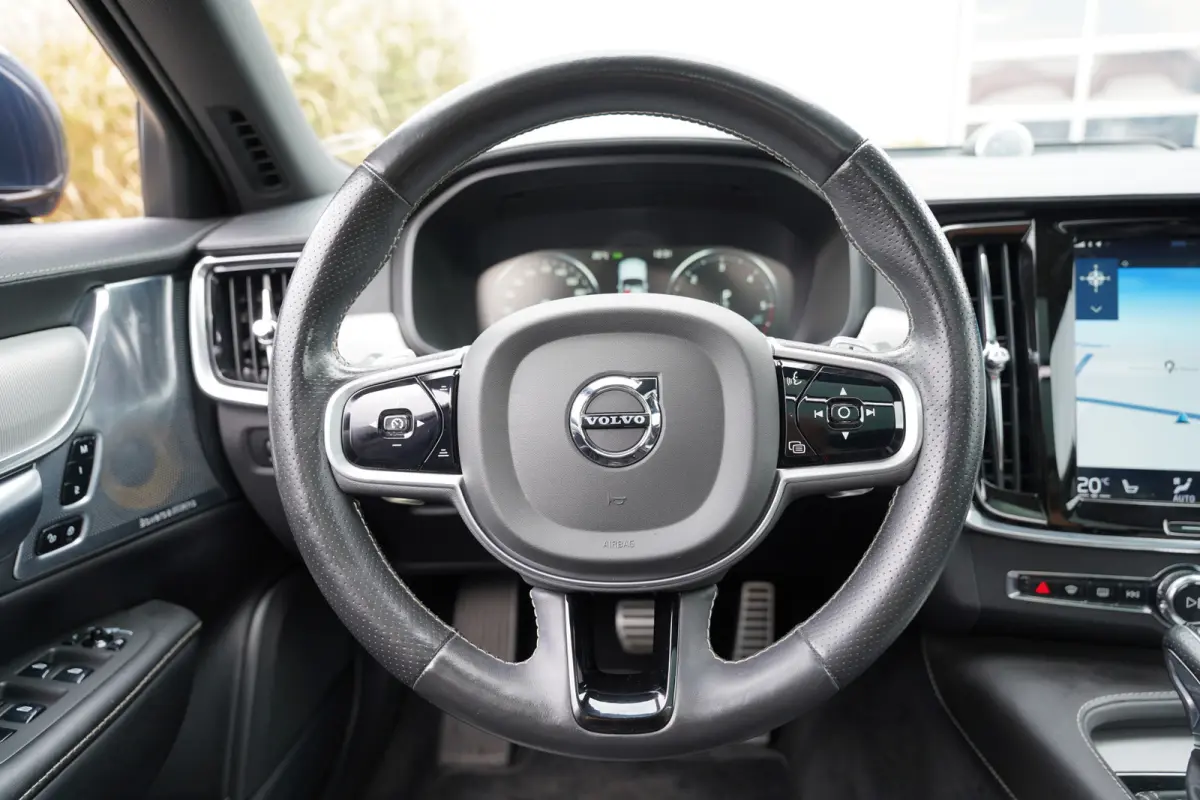 2.0 D4 Inscription 190pk | Apple Carplay/Android Auto | Bowers & Wilkins Sound | IntelliSafe Surround Pakket | Elektrisch glazen panorama-dak | LED koplampen | Luchtvering | Stoel verwarming