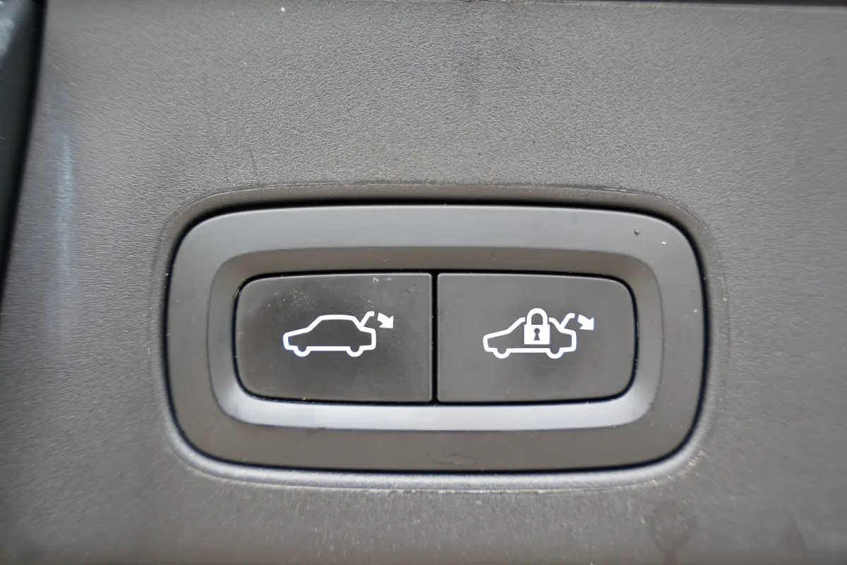 2.0 D4 Inscription 190pk | Apple Carplay/Android Auto | Bowers & Wilkins Sound | IntelliSafe Surround Pakket | Elektrisch glazen panorama-dak | LED koplampen | Luchtvering | Stoel verwarming
