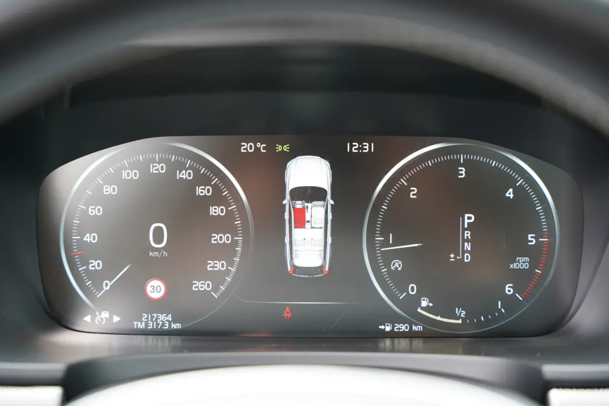2.0 D4 Inscription 190pk | Apple Carplay/Android Auto | Bowers & Wilkins Sound | IntelliSafe Surround Pakket | Elektrisch glazen panorama-dak | LED koplampen | Luchtvering | Stoel verwarming