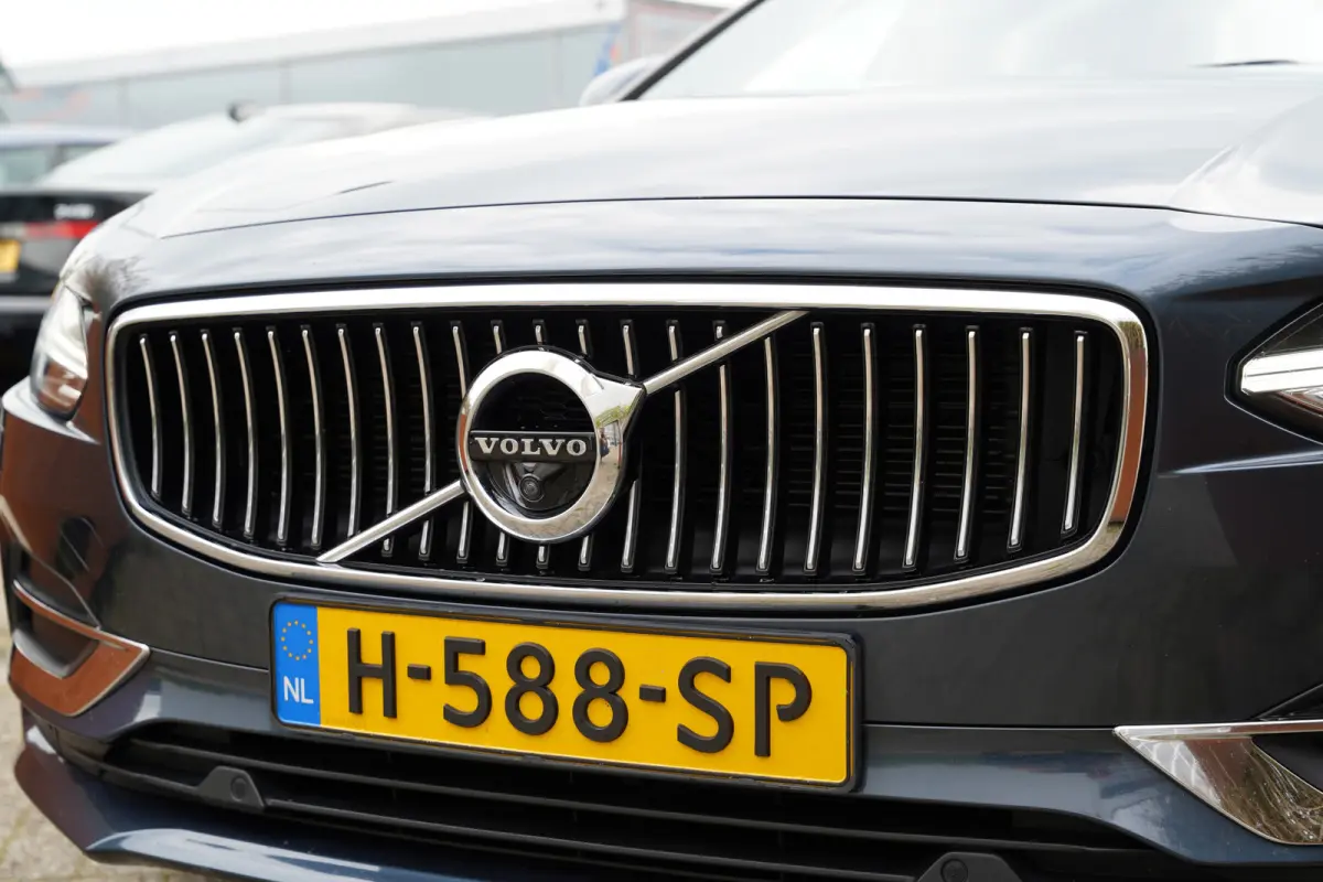 2.0 D4 Inscription 190pk | Apple Carplay/Android Auto | Bowers & Wilkins Sound | IntelliSafe Surround Pakket | Elektrisch glazen panorama-dak | LED koplampen | Luchtvering | Stoel verwarming
